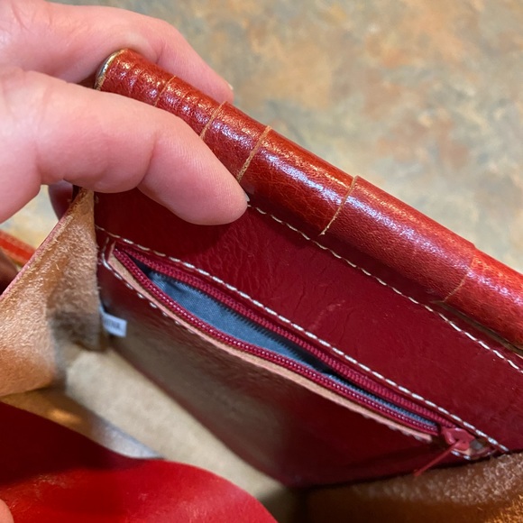 Ellington Madison Hinge Crossbody Purse - Picture 3 of 6